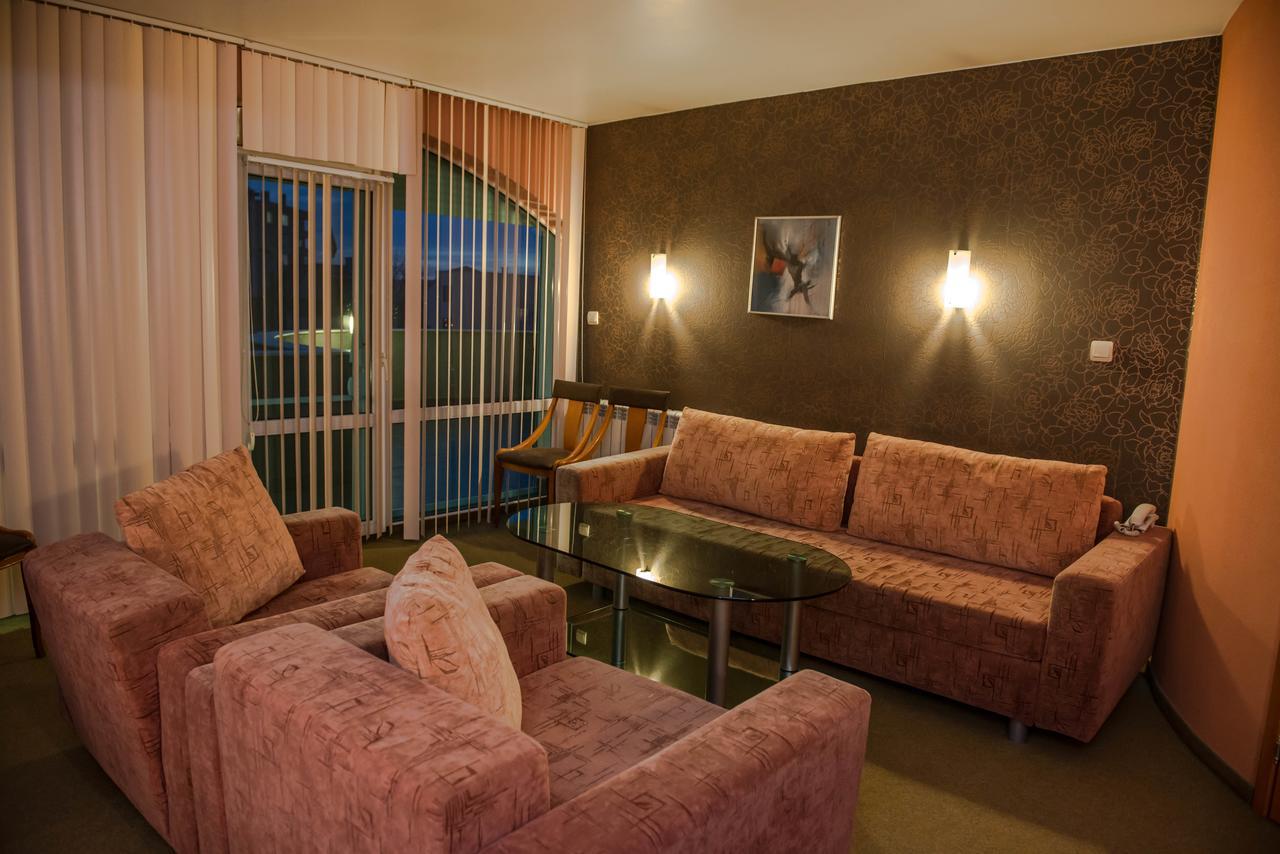 Hotel Kapri Ямбол Екстериор снимка