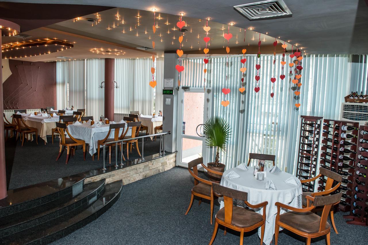 Hotel Kapri Ямбол Екстериор снимка