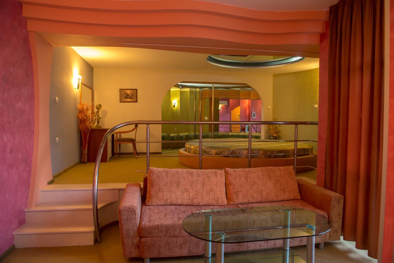 Hotel Kapri Ямбол Екстериор снимка