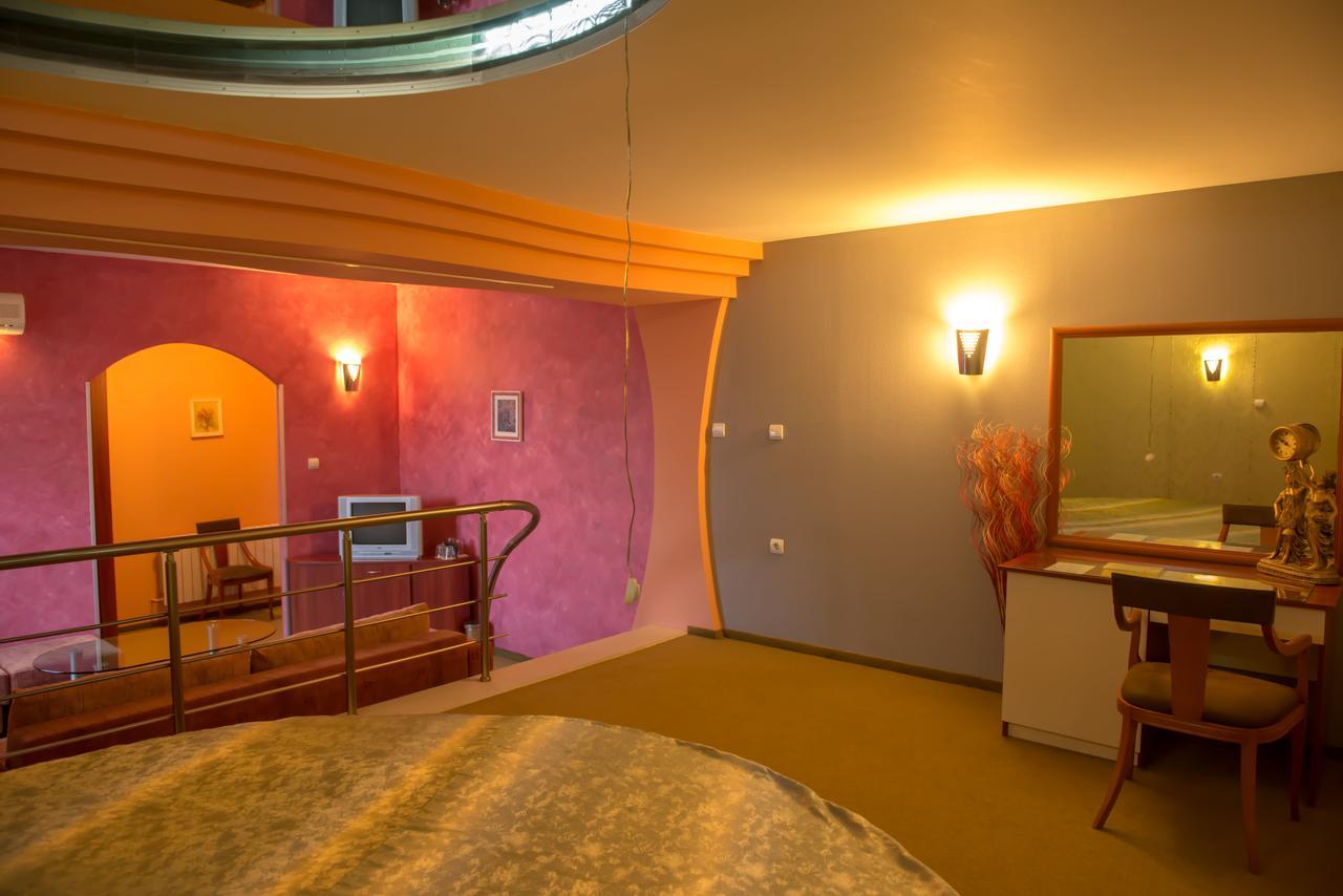 Hotel Kapri Ямбол Екстериор снимка