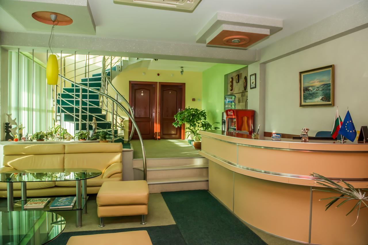 Hotel Kapri Ямбол Екстериор снимка