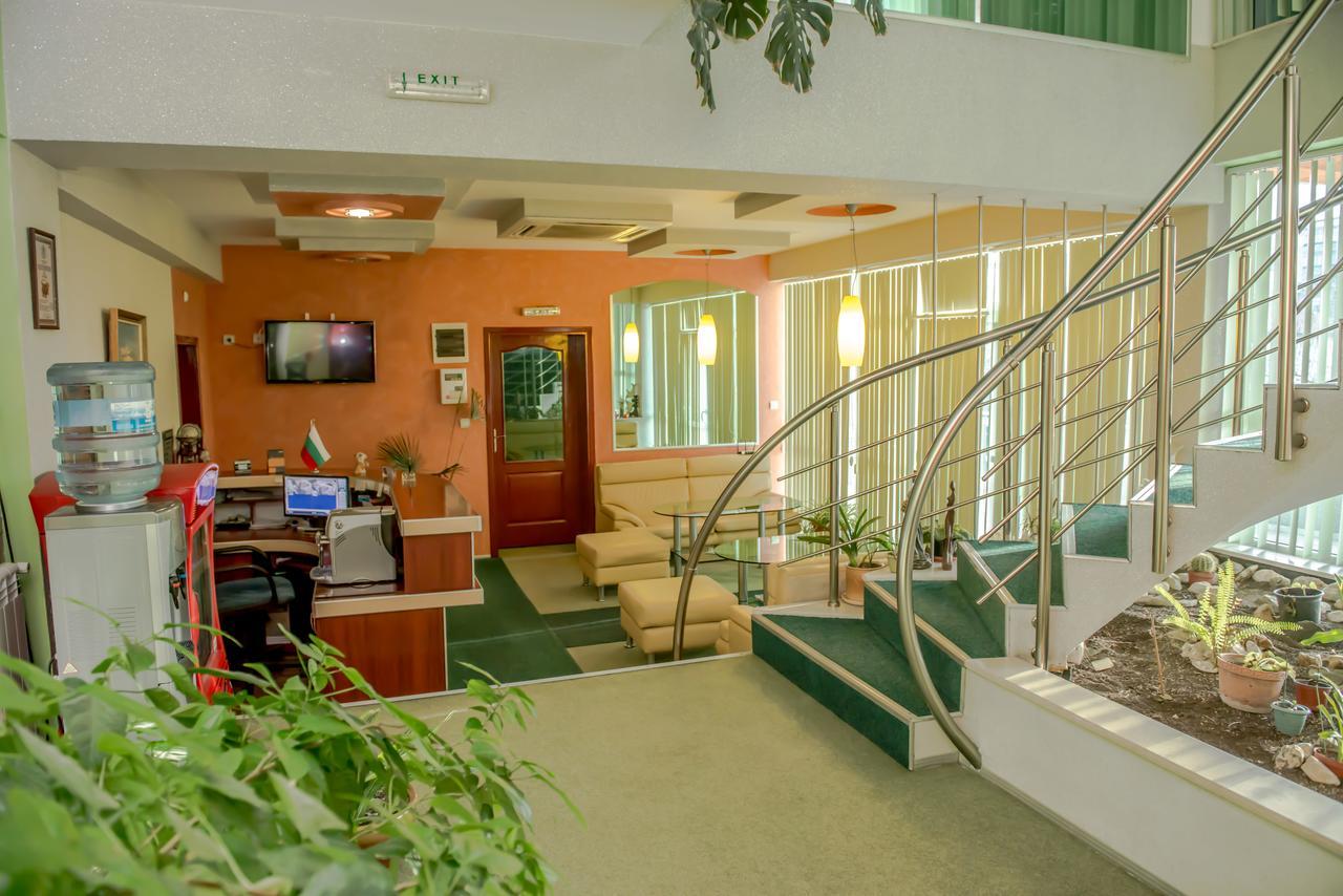 Hotel Kapri Ямбол Екстериор снимка