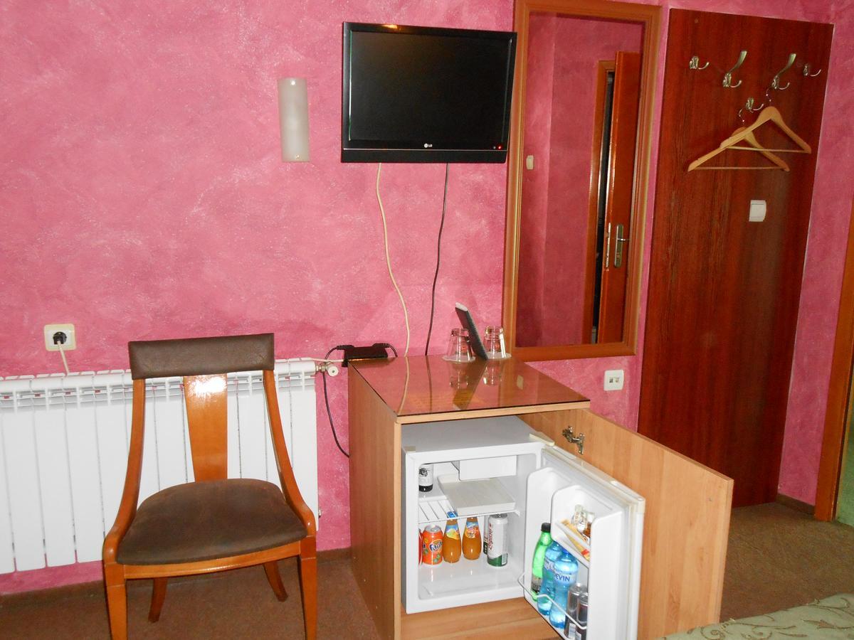 Hotel Kapri Ямбол Екстериор снимка